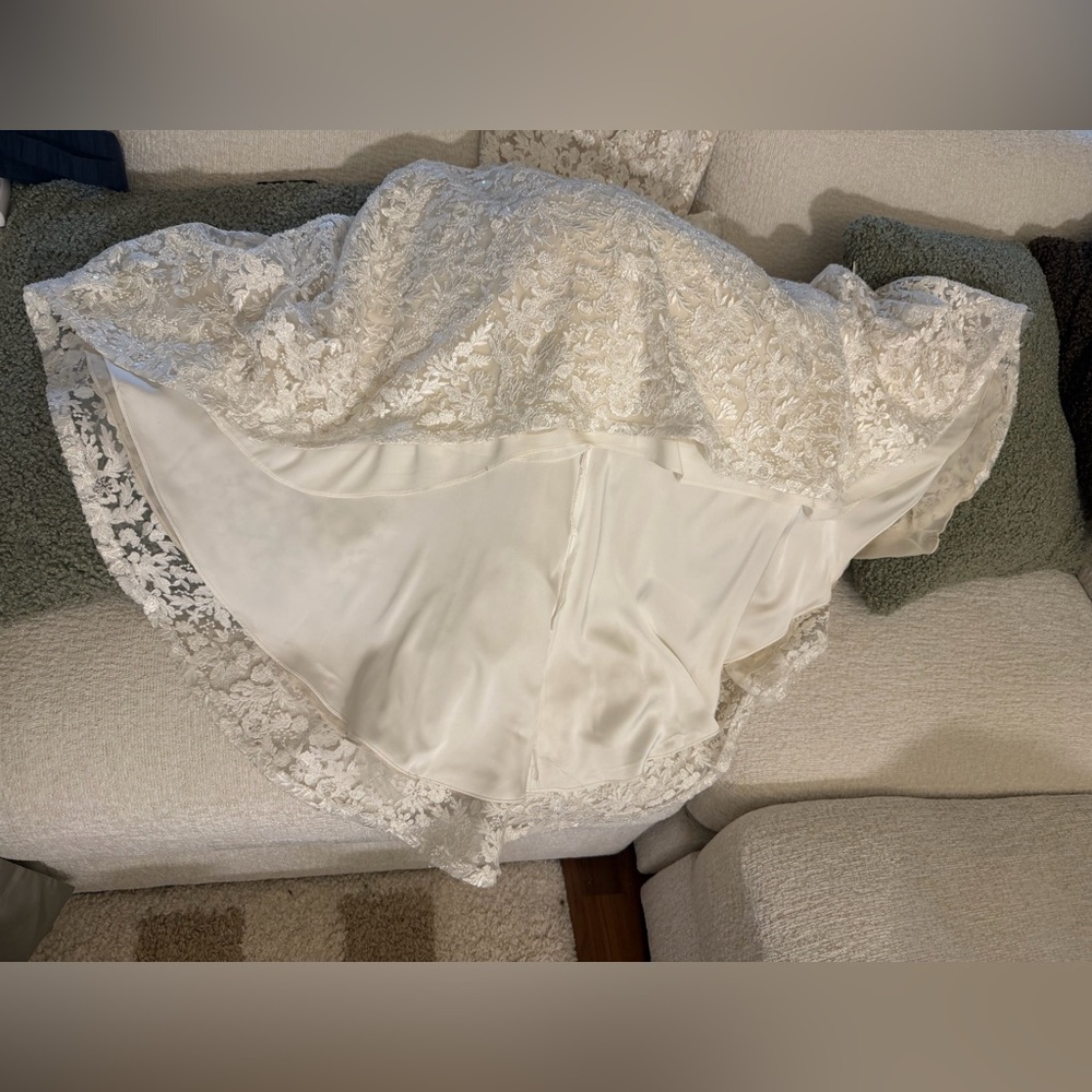 Wedding Dress - Picture 5 of 8